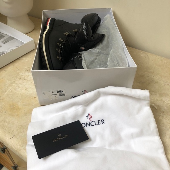 Hold! Moncler Inaya size 39 women puffer boot EUC - Picture 7 of 16